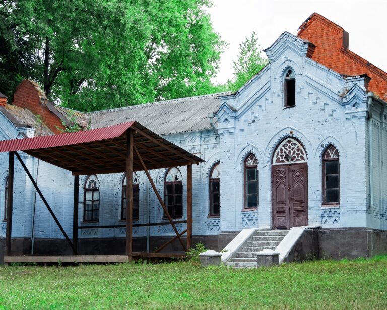 Abandoned old house in Moldova